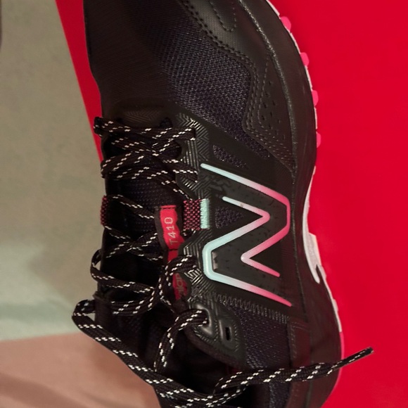 NIB! NB Trail Runners Black with Color Accents - Picture 10 of 11